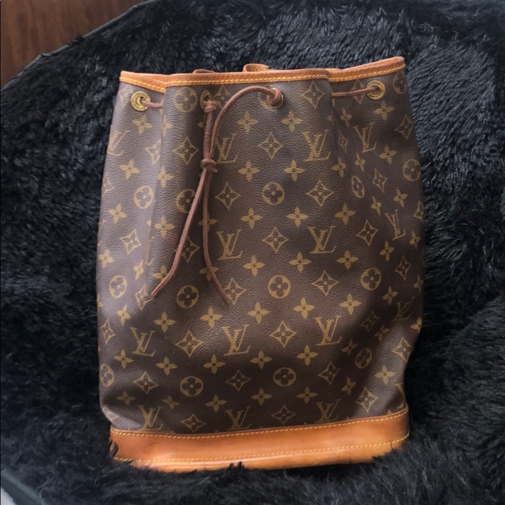 Vintage authentic Louis Vuitton Noé
